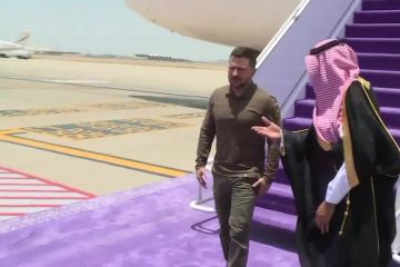 Володимир Зеленський прибув до Саудівської Аравії Володимир Зеленський прибув до Саудівської Аравії