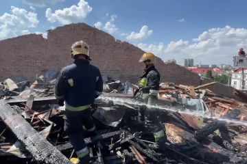 Кадри ліквідації наслідків російського терористичного удару по Чернігову Кадри ліквідації наслідків російського терористичного удару по Чернігову