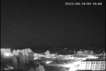 Зеленський опублікував момент прильоту Південноукраїнською АЕС Зеленський опублікував момент прильоту Південноукраїнською АЕС