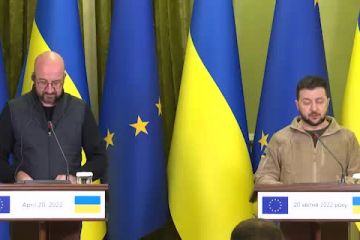 Російське вторгнення в Україну : Президент України Володимир Зеленський і Президент Європейської ради Шарль Мішель після перемовин у Києві поспілкувалися з представниками ЗМІ. Російське вторгнення в Україну : Президент України Володимир Зеленський і Президент Європейської ради Шарль Мішель після перемовин у Києві поспілкувалися з представниками ЗМІ.