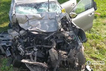 Внаслідок лобового зіткнення автомобіля «КІА» та рейсового автобуса загинули водій та пасажирка лег Внаслідок лобового зіткнення автомобіля «КІА» та рейсового автобуса загинули водій та пасажирка лег
