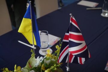 У Японії Володимир Зеленський  зустрівся із Прем’єр-міністром Великої Британії Ріші Сунаком У Японії Володимир Зеленський  зустрівся із Прем’єр-міністром Великої Британії Ріші Сунаком