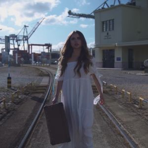 KAVA співачка у своїй новій пісні «Memories» розповіла про біль війни KAVA співачка у своїй новій пісні «Memories» розповіла про біль війни