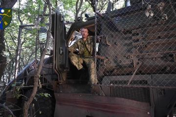 Їзда під обстрілами й серед мін. Історія Лісового — водія MaxxPro Їзда під обстрілами й серед мін. Історія Лісового — водія MaxxPro