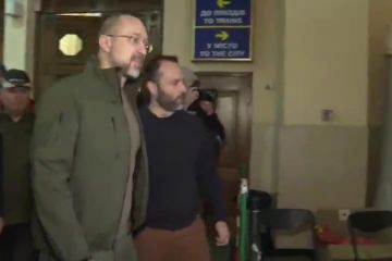 Поки рухаються потяги — країна живе Поки рухаються потяги — країна живе