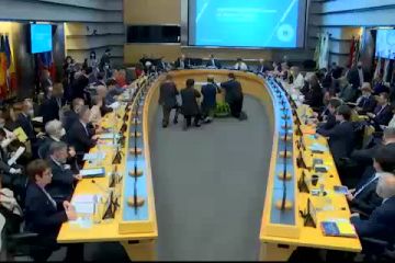 Російське вторгнення в Україну : Під час історичної сесії Світового банку розповів про п’ять кроків, необхідних зараз. Російське вторгнення в Україну : Під час історичної сесії Світового банку розповів про п’ять кроків, необхідних зараз.