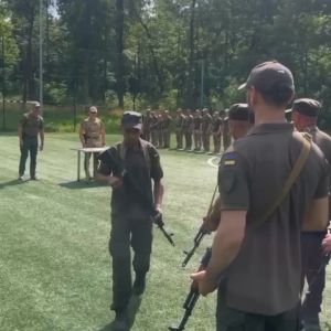 Український співак Віталій Козловський склав присягу і чекає відправлення на фронт Український співак Віталій Козловський склав присягу і чекає відправлення на фронт