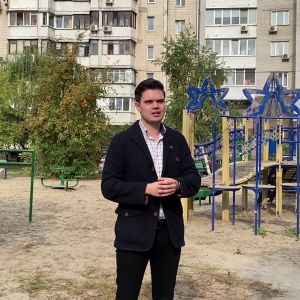 Вибори 2020 Дарниця : Гарькавий Ілля : дворова зустріч із мешканцями Дарницького району Вибори 2020 Дарниця : Гарькавий Ілля : дворова зустріч із мешканцями Дарницького району