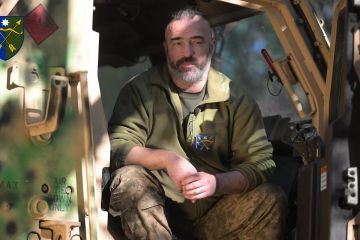 Дніпро — водій MaxxPro, який тримає фронт Дніпро — водій MaxxPro, який тримає фронт