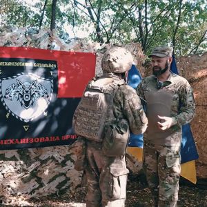 Вручення шевронів воїнам механізованого батальйону 23 ОМБр Вручення шевронів воїнам механізованого батальйону 23 ОМБр