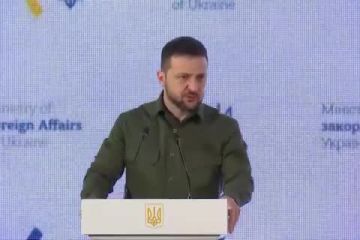 Хоч би де керівники й керівниці дипломатичних представництв жили та працювали за кордоном, все одно мають жити в Україні та Україною Хоч би де керівники й керівниці дипломатичних представництв жили та працювали за кордоном, все одно мають жити в Україні та Україною