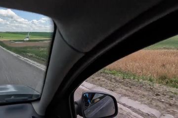 Під постійним вогнем та попри вибухи – мешканці Луганщини вимушені евакуйовуватися в таких умовах майже кожного дня. Під постійним вогнем та попри вибухи – мешканці Луганщини вимушені евакуйовуватися в таких умовах майже кожного дня.