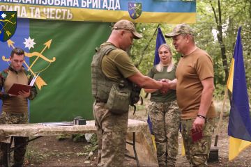 День Державного Прапора України — нагородження воїнів 23 ОМБр День Державного Прапора України — нагородження воїнів 23 ОМБр