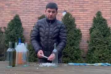 Російське вторгнення в Україну : Рецепт коктейлю Молотова Російське вторгнення в Україну : Рецепт коктейлю Молотова