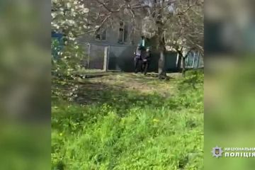 Російське вторгнення в Україну : Доставка хліба, евакуація та вивезення поранених – поліцейські Лиману поруч із мешканцями громади  Російське вторгнення в Україну : Доставка хліба, евакуація та вивезення поранених – поліцейські Лиману поруч із мешканцями громади