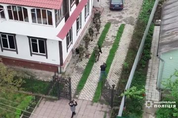 Правоохоронці Чернігівщини викрили групу зловмисників, які утримували в неволі два десятки людей Правоохоронці Чернігівщини викрили групу зловмисників, які утримували в неволі два десятки людей