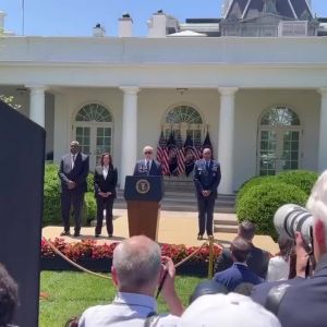 Байден вирішив змінити голову Генштабу США  Байден вирішив змінити голову Генштабу США