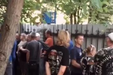 Маріуполь нескорений: містяни намагаються вирватися з окупації Маріуполь нескорений: містяни намагаються вирватися з окупації