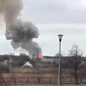 ​Російське вторгнення в Україну : В Охтирці близько 12:30 підірвали нафтобазу ВІДЕО : голова Сумської ОДА Дмитро Живицький 