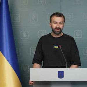 Чергову порцію фейків від агресора розвінчує Сергій Лещенко, радник керівника Офісу Президента Чергову порцію фейків від агресора розвінчує Сергій Лещенко, радник керівника Офісу Президента
