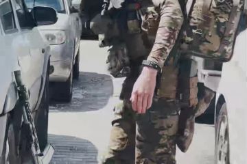 Мої брати з протитанкової роти ССО АЗОВ готуються на виїзд. Вибивати русаків з нашої землі Мої брати з протитанкової роти ССО АЗОВ готуються на виїзд. Вибивати русаків з нашої землі