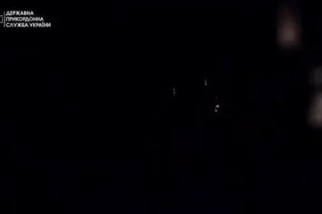 Сьогодні вночі під час повітряної атаки бійці ДПСУ спільно з ЗСУ поцілили в ворожий «Шахед» Сьогодні вночі під час повітряної атаки бійці ДПСУ спільно з ЗСУ поцілили в ворожий «Шахед»