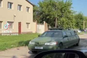 В Харкові передали лімузин на потреби ЗСУ В Харкові передали лімузин на потреби ЗСУ