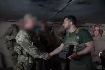 Президент відвідав Бахмут, щоб привітати воїнів Сил спецоперацій ЗСУ Президент відвідав Бахмут, щоб привітати воїнів Сил спецоперацій ЗСУ