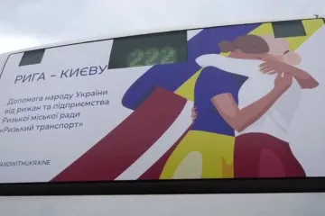 ​Російське вторгнення в Україну : Сьогодні наші латвійські партнери, делегація мерії міста Риги, передали Києву в якості допомоги 11 сучасних пасажирських автобусів.