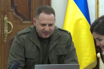 Російське вторгнення в Україну : Зараз – історичний момент, тому що на Україну дивиться весь світ.  Російське вторгнення в Україну : Зараз – історичний момент, тому що на Україну дивиться весь світ.