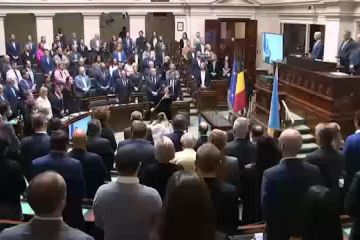 Володимир Зеленський - з Подякував Бельгії за підтримку, адже саме ця країна однією з перших надала нам оборонну допомогу Володимир Зеленський - з Подякував Бельгії за підтримку, адже саме ця країна однією з перших надала нам оборонну допомогу