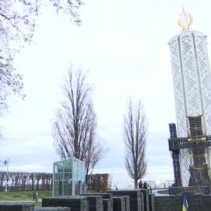 Меморіал жертвам голодоморів добудують за два роки - Гройсман Меморіал жертвам голодоморів добудують за два роки - Гройсман